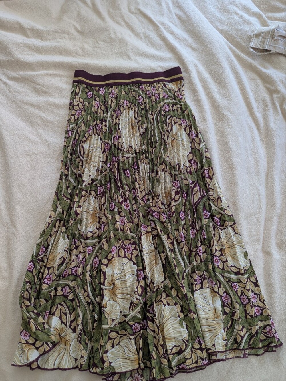 Morris & Co X H&M Floral Olive Green Pleated Maxi Skirt